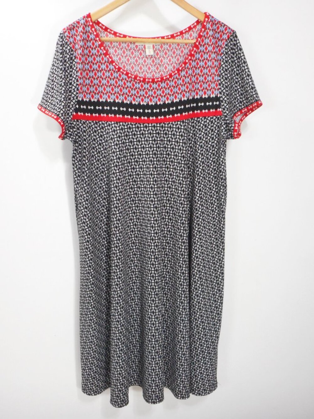 Lark & Ro Women's XL Short Sleeve Knit Dress Geometric Print Black Red Stretch